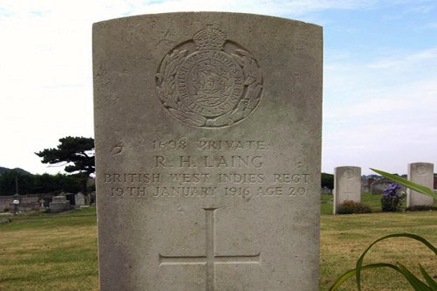 Colour photograph showing the grave of Private R H Laing of the BWIR