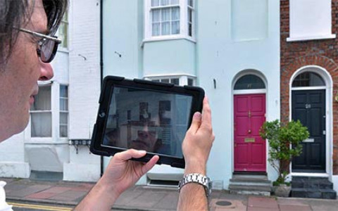 Testing storytelling software using an iPad in Brighton town centre